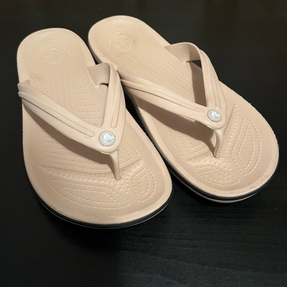 Crocs Unisex Crocband Flip Thong Sandal - Picture 4 of 11
